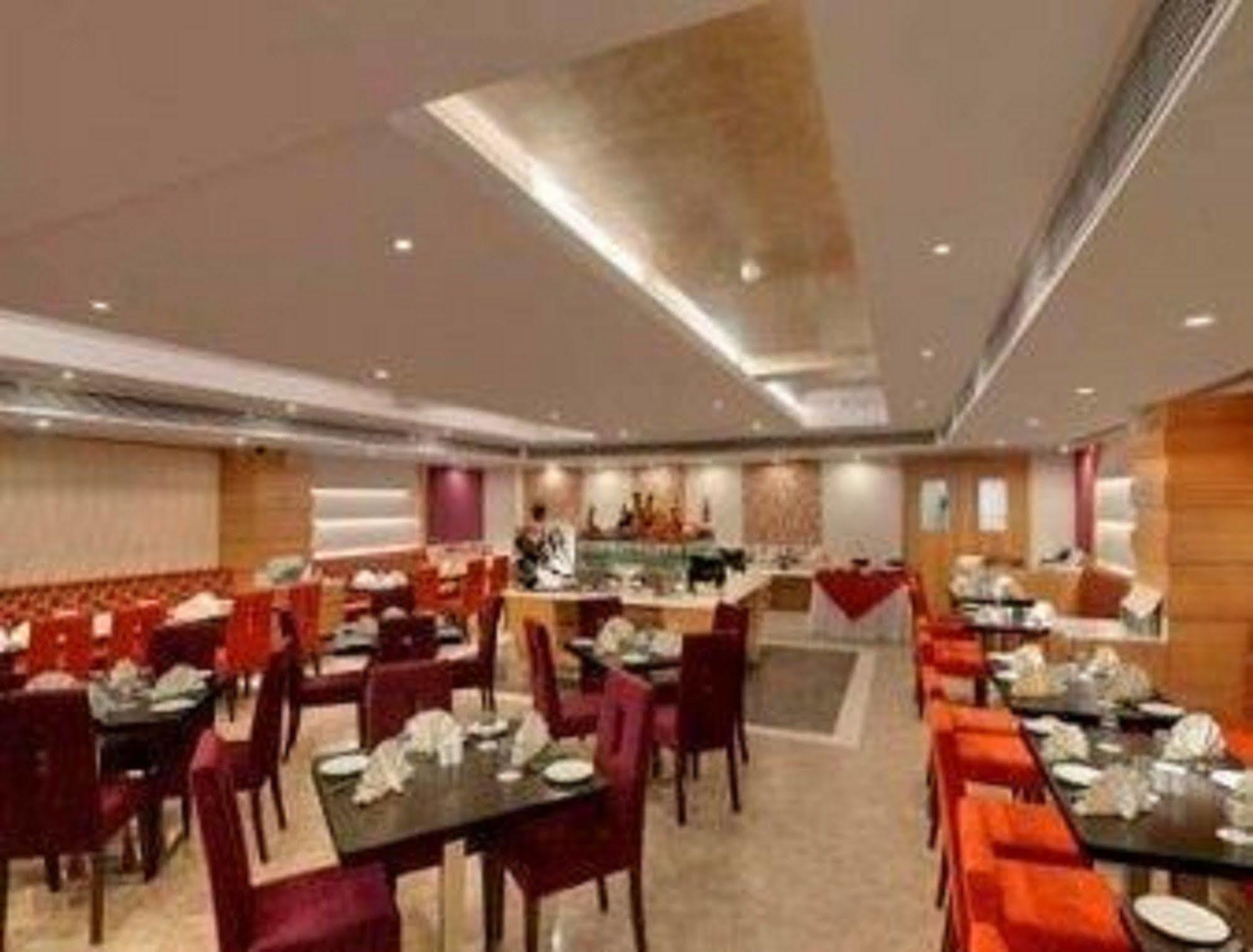 Отель Ramada Ахмедабад Ресторан фото