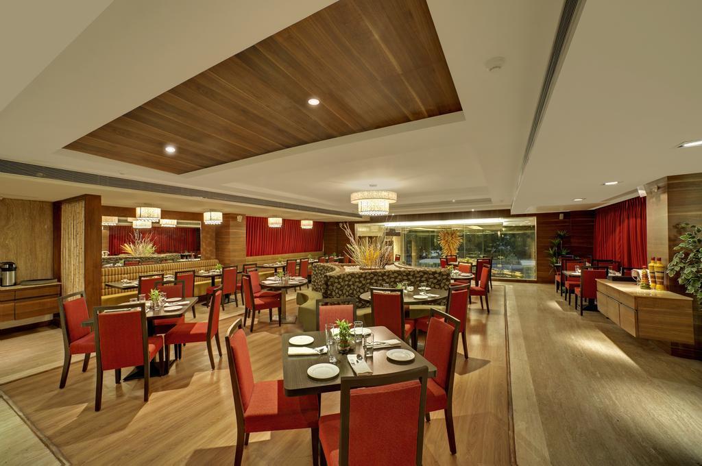 Отель Ramada Ахмедабад Ресторан фото
